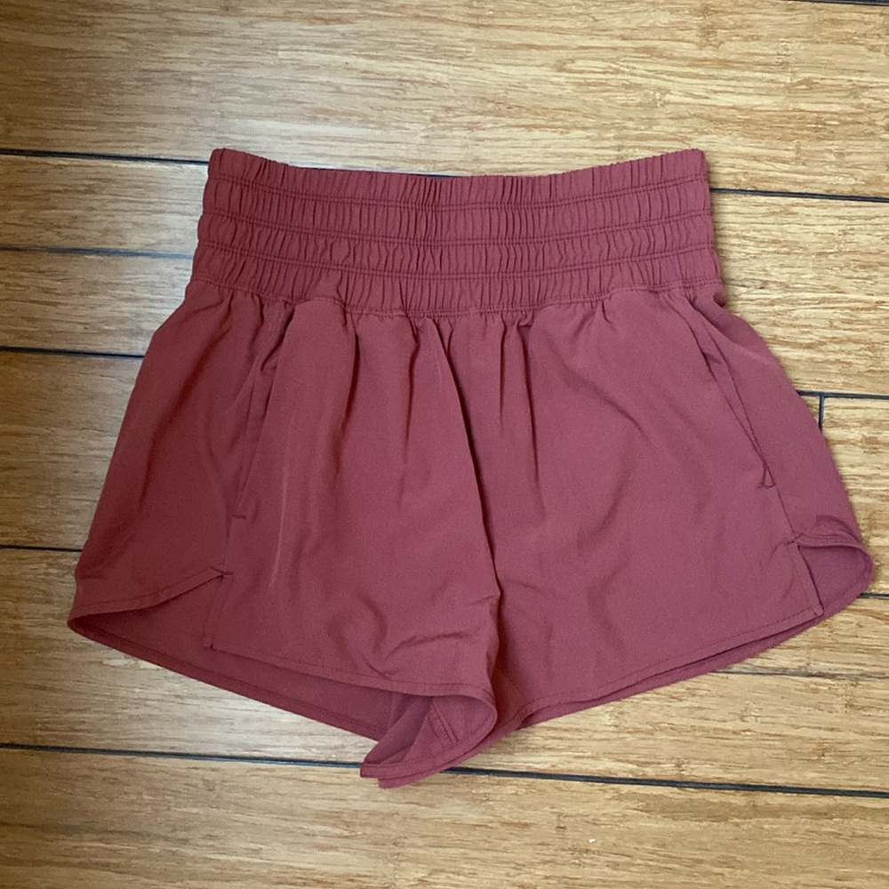 Old Navy Women’s extra high waist active shorts - XS